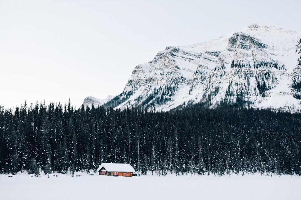 Free Image of Snow Covered Mountain With Cabin 