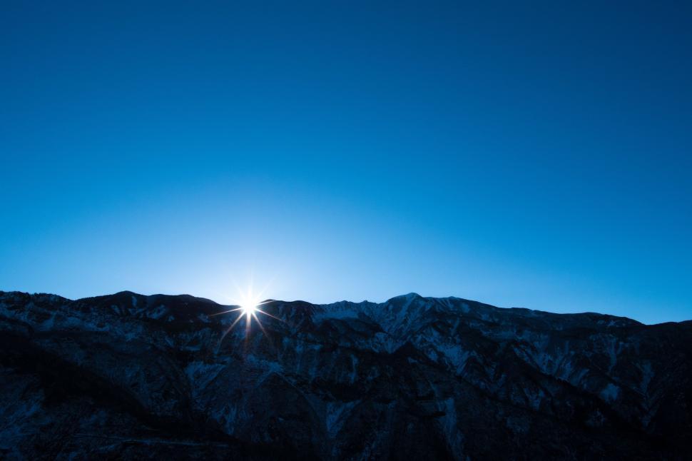 Free Image of Bright Sun Shining Over Mountains 