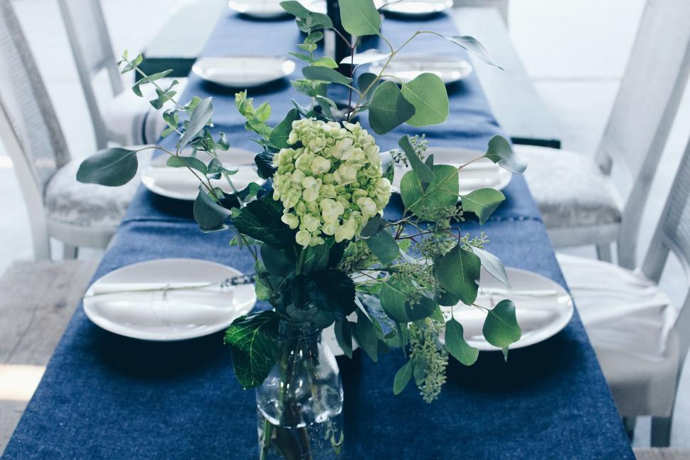 Free Image of Long Table With Vase of Flowers 