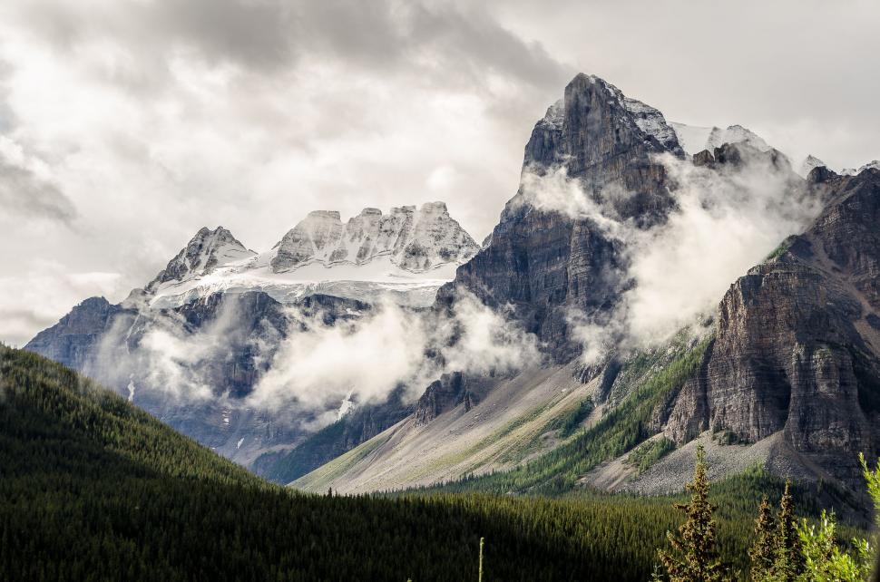 Free Image of Cloud-Covered Mountain Range With Trees 