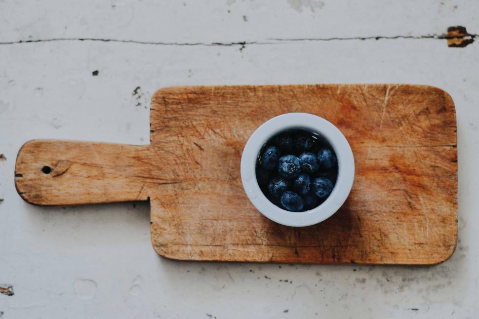 Free Image of Wooden Cutting Board With Bowl of Blueberries 