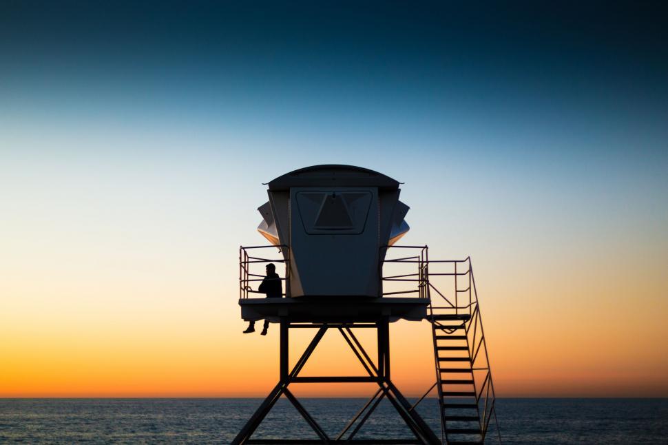 Free Image of Lifeguard Tower Overlooking Beach 