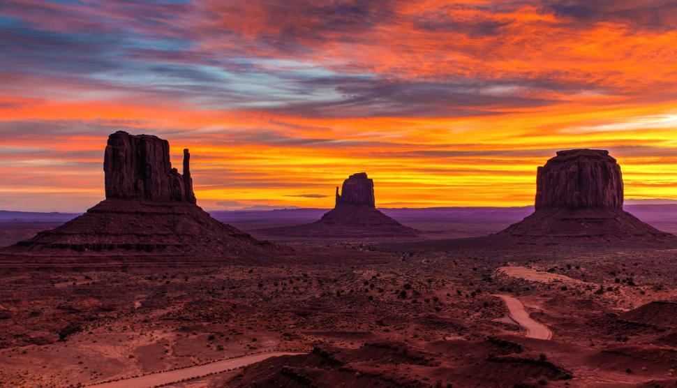 Free Image of Sunset View of Desert With River 