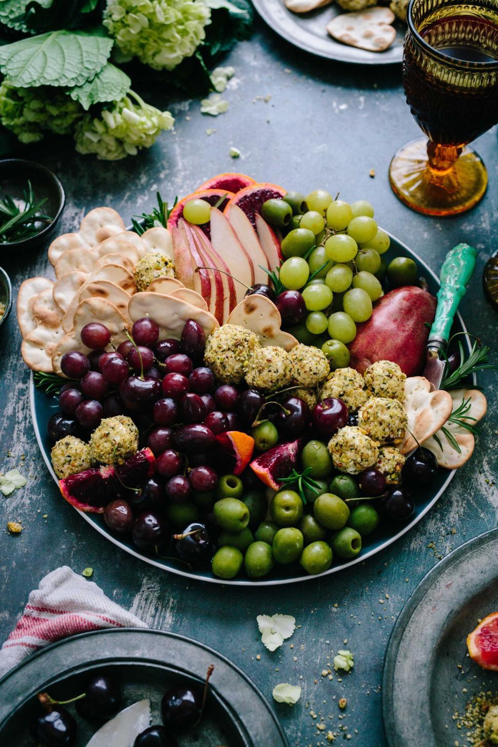 Free Image of Platter of Grapes, Apples, Cheese, and Crackers 