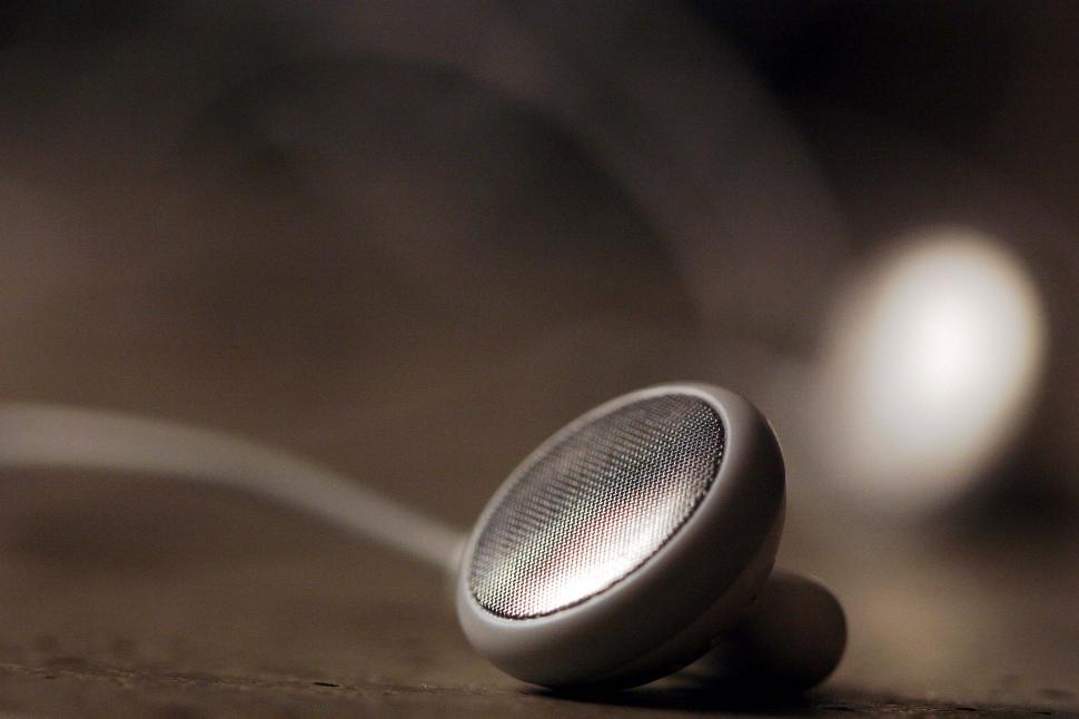 Free Image of Close up of older earbud 