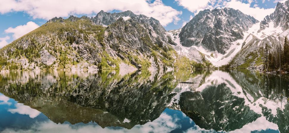 Free Image of Mountain Range Reflecting in Still Lake 