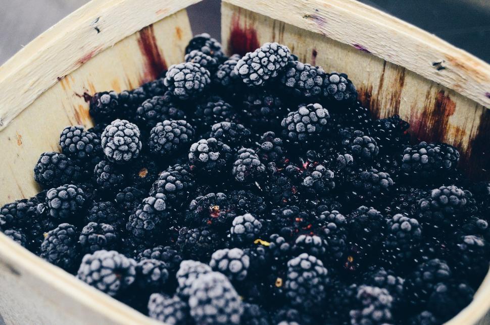 Free Image of Bucket Filled With Blackberries on Table 