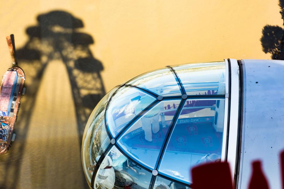 Free Image of Street Light and Car Reflection 