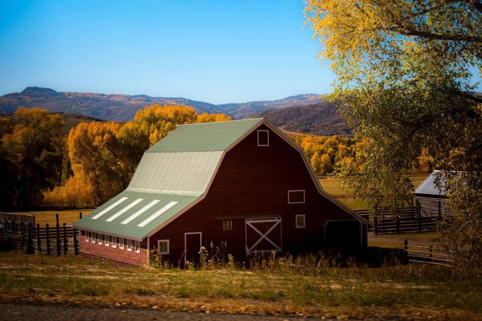 Free Image of Large Red Barn With Green Roof 