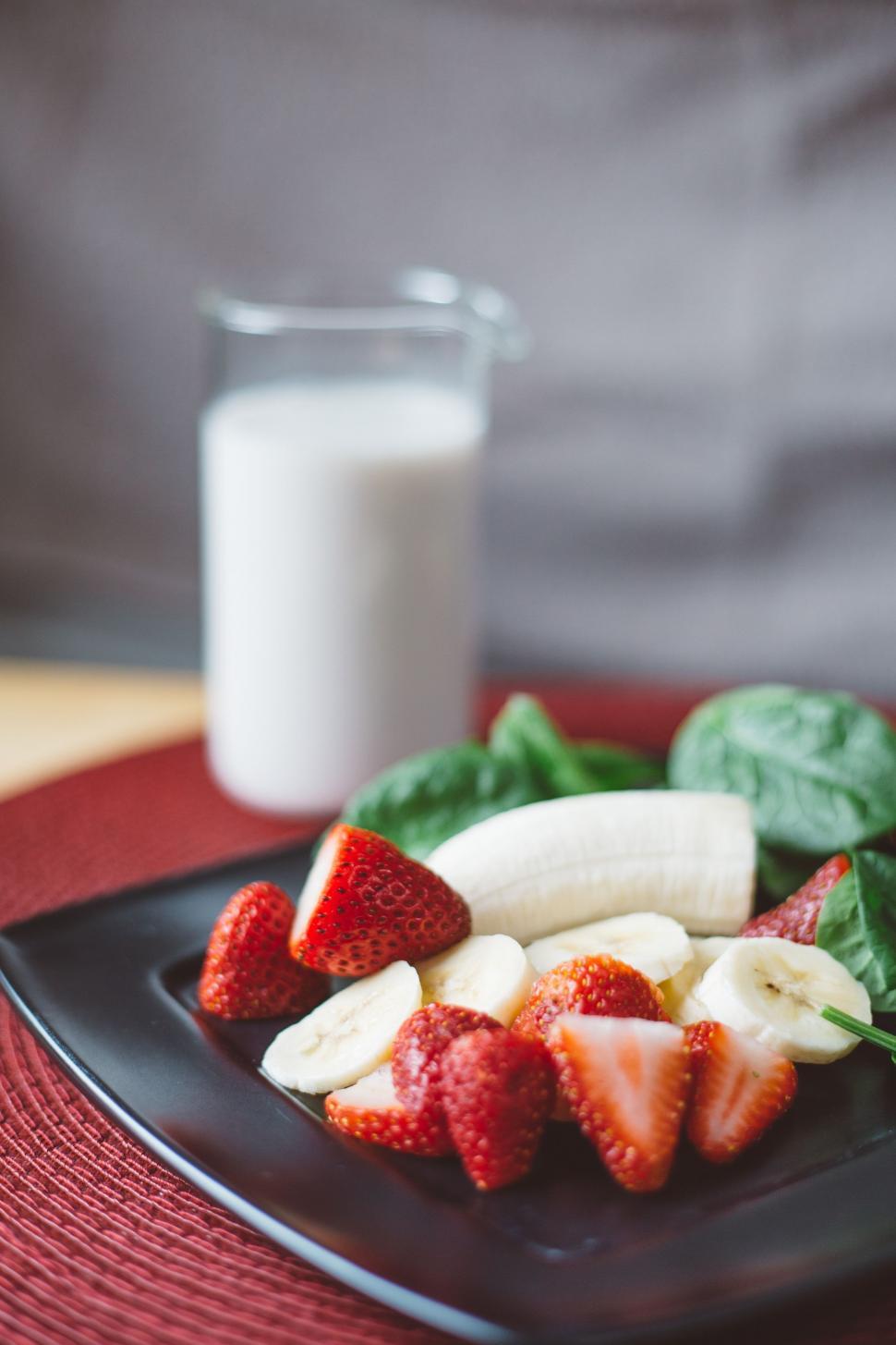 Free Image of Fresh Fruit Plate With Bananas and Strawberries 