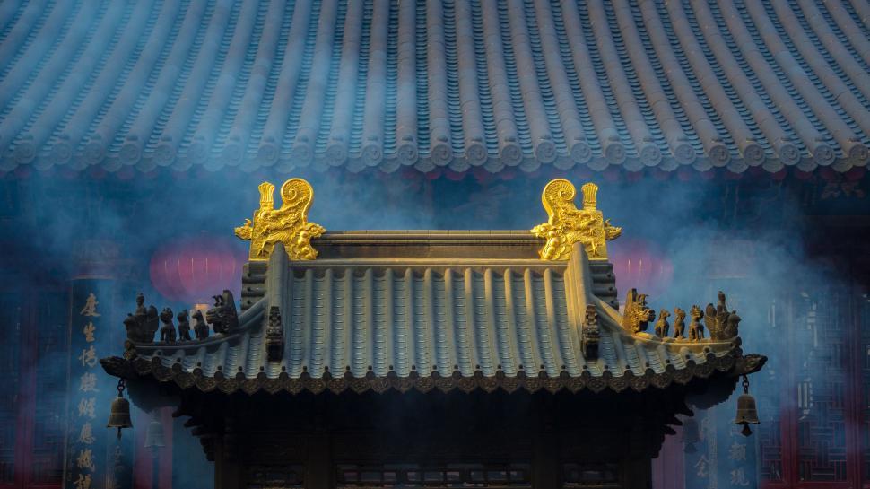 Free Image of Building With Gold Decorations 