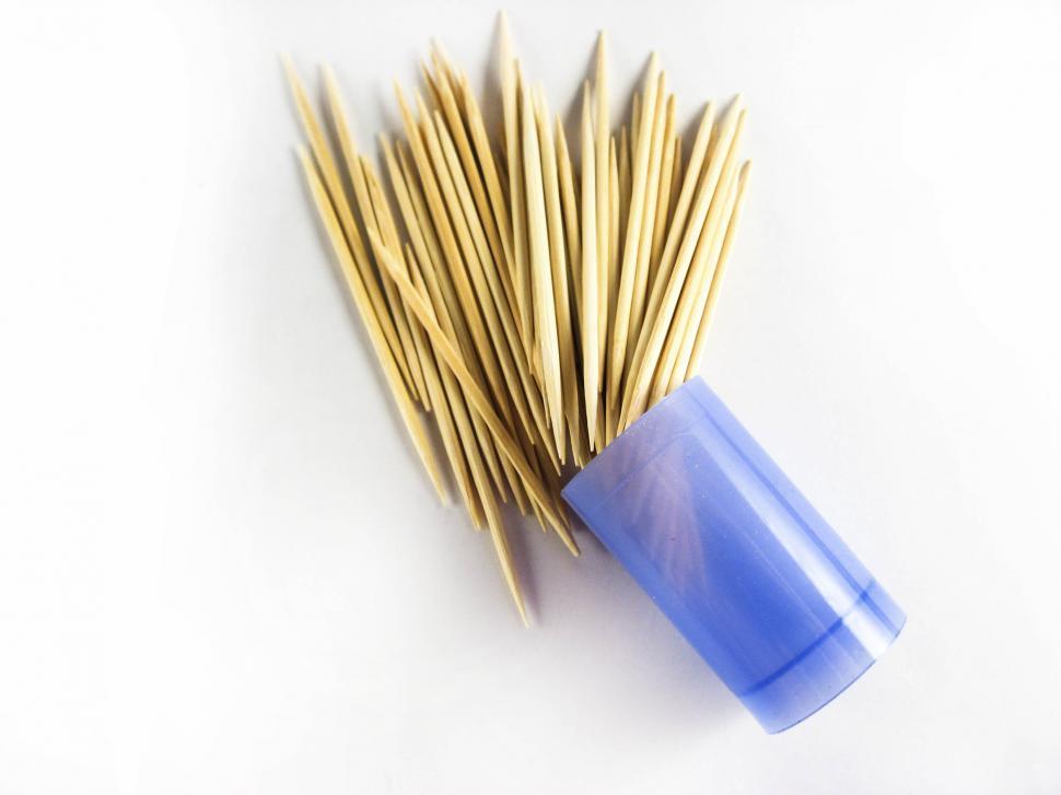 Free Image of Spilled toothpicks 