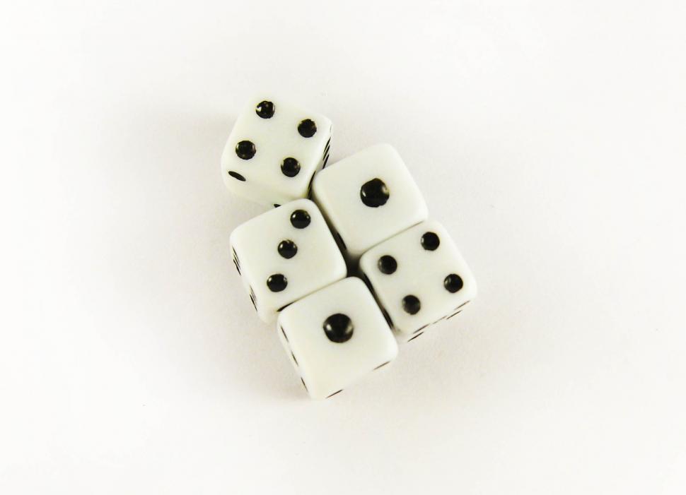 Free Image of Five dice 