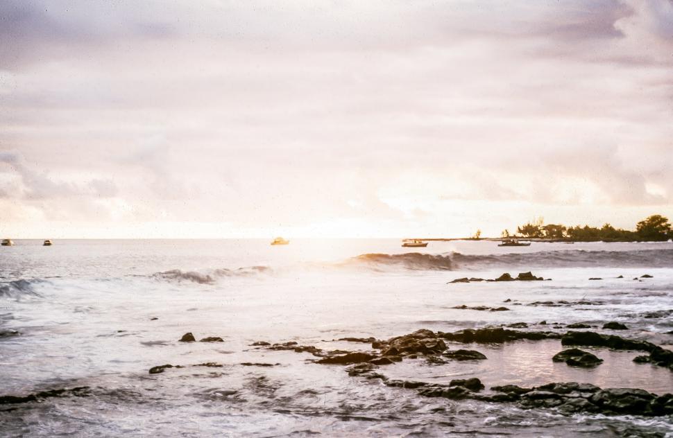 Free Image of Faded Ocean Seascape 