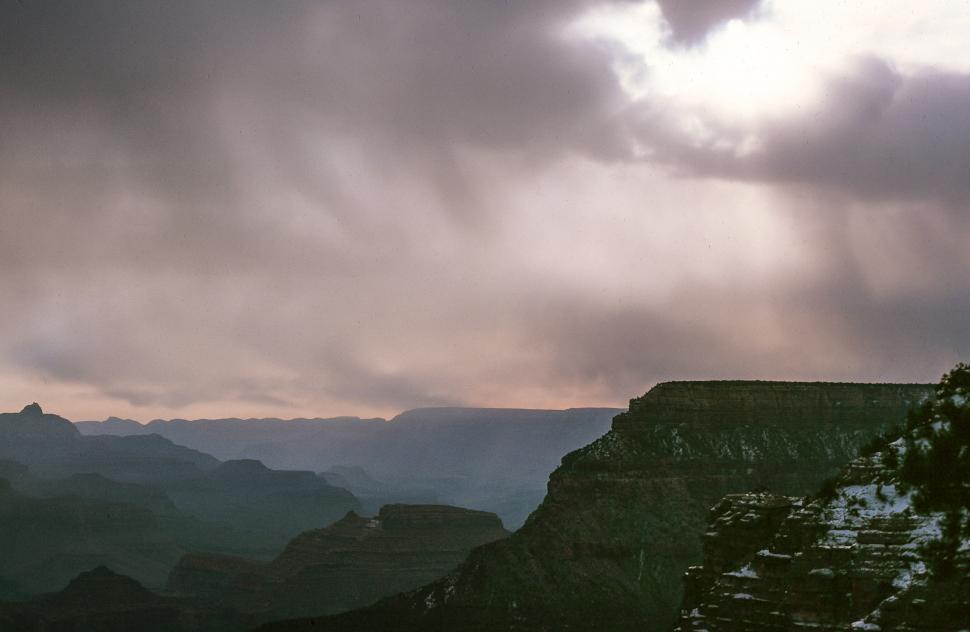Free Image of Overcast moody View of Grand Canyon 