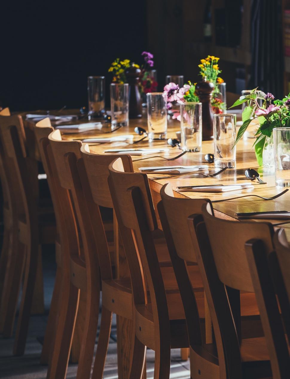 Free Image of Long Table With Vase of Flowers 