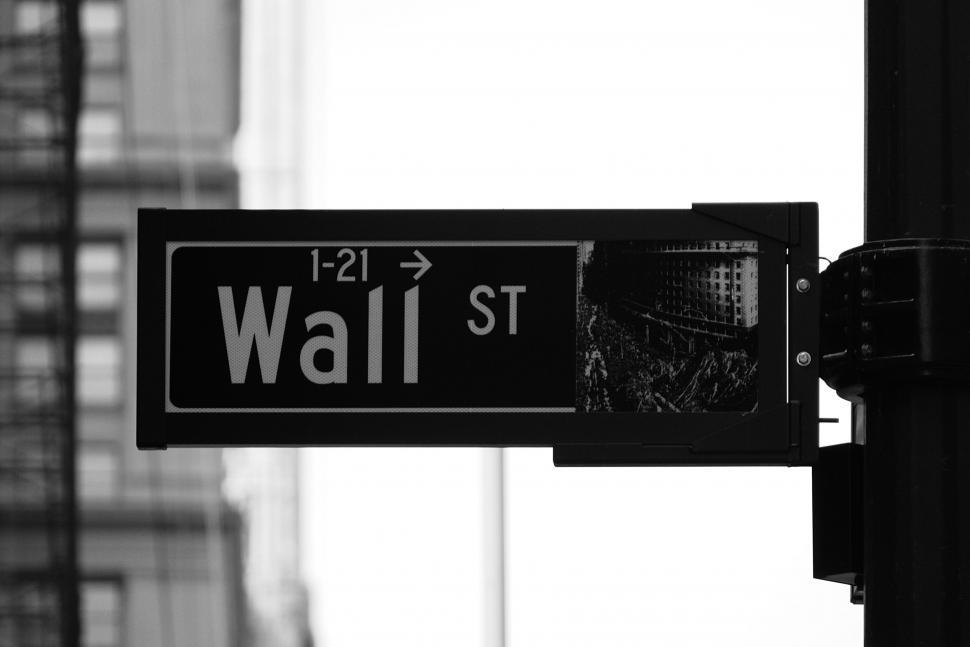 Free Image of Wall Street Sign in Black and White 