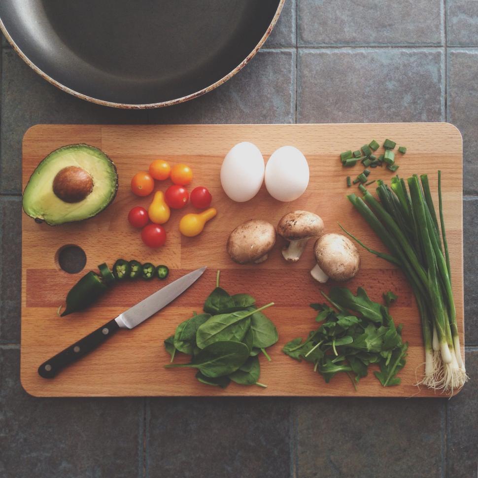 Free Image of Cutting Board With Vegetables and Knife 