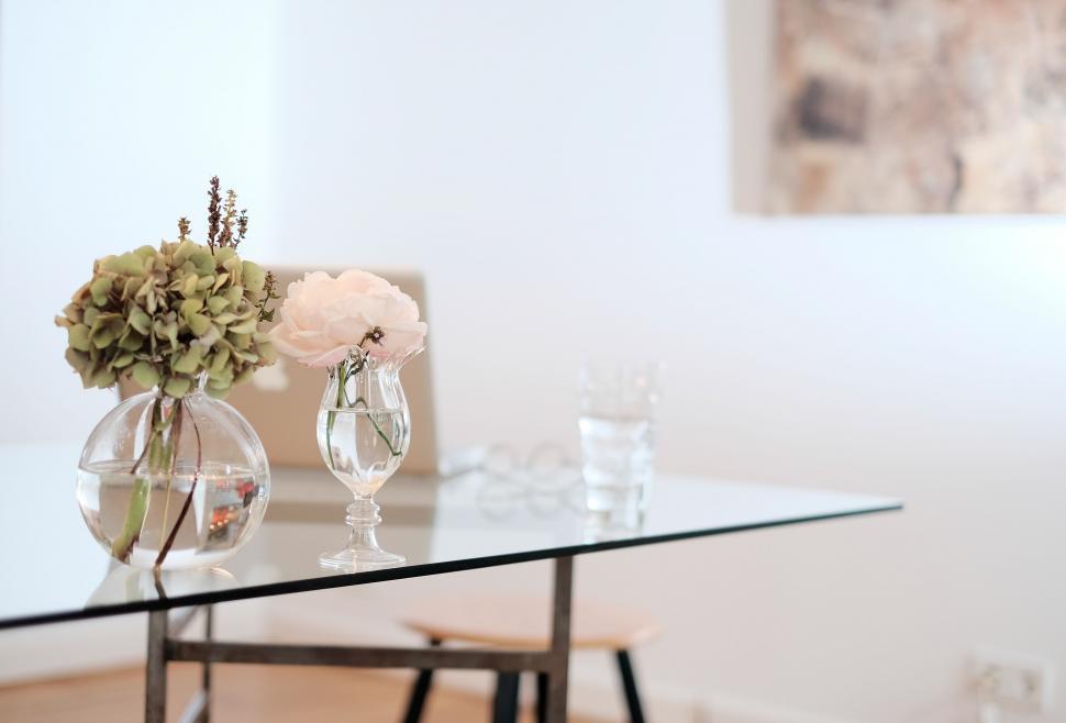 Free Image of Glass Table With Vase of Flowers 