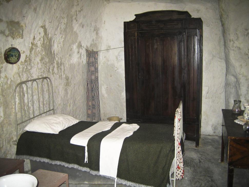 Free Image of old poor room 