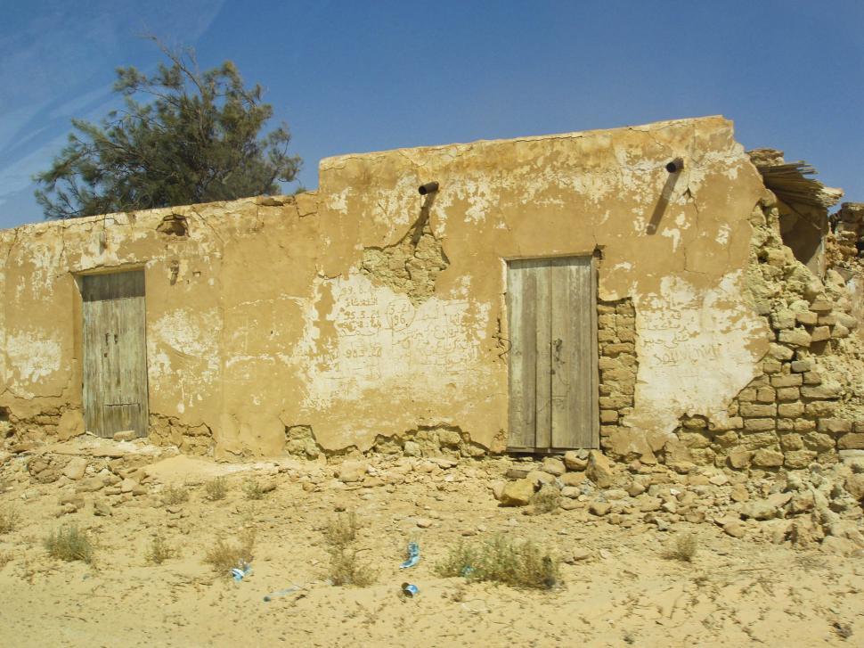Free Image of Old house in desert  