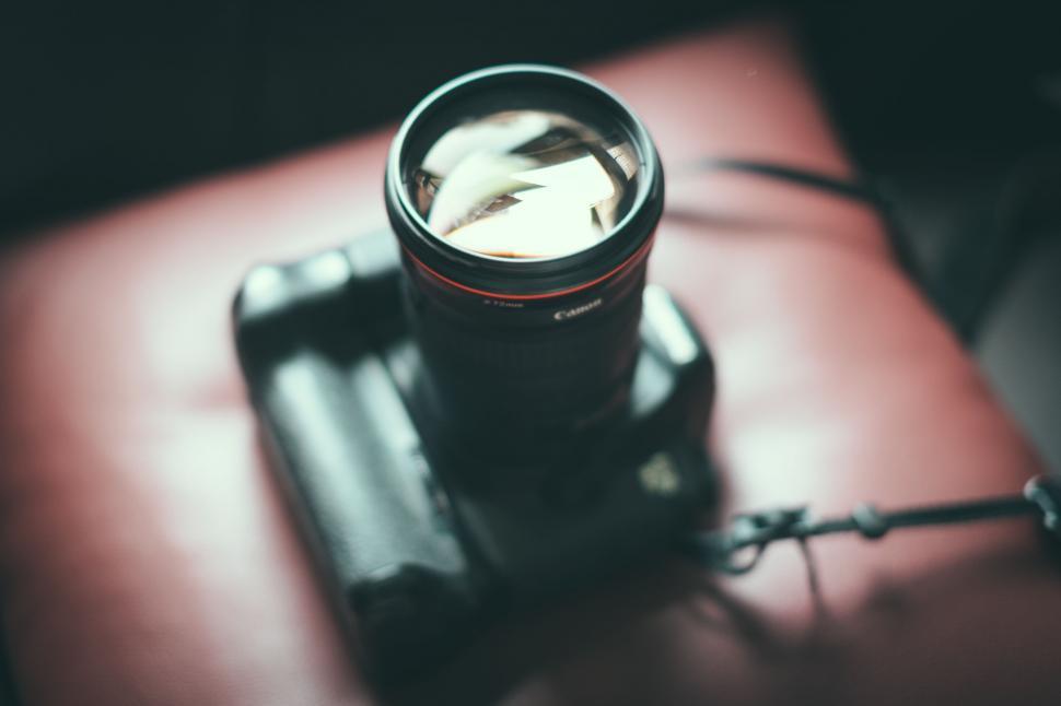 Free Image of Camera Lens on Table 