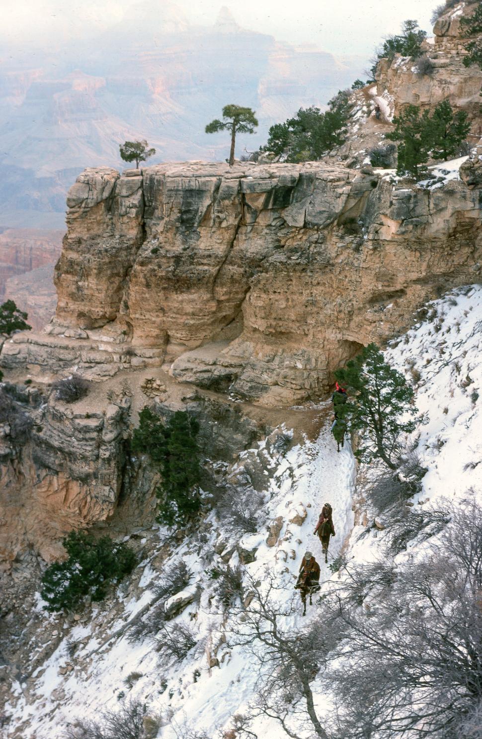 Free Image of Bright Angel Trailhead - Grand Canyon 
