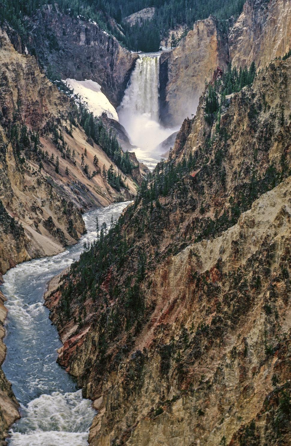 Free Image of Yosemite Falls and river 