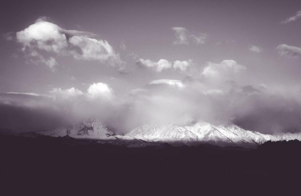 Free Image of White Clouds over mountains 