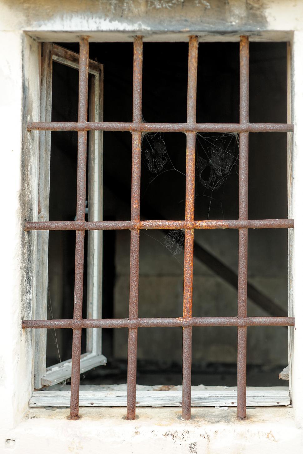 Free Image of Old rusty window  
