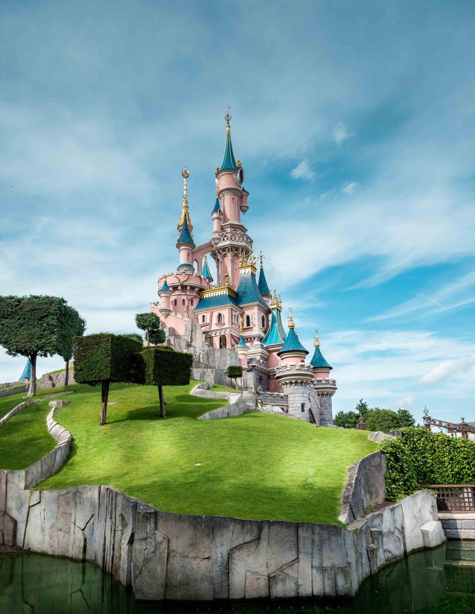 Free Image of Disneyland's dreamland in paris Disneyland 