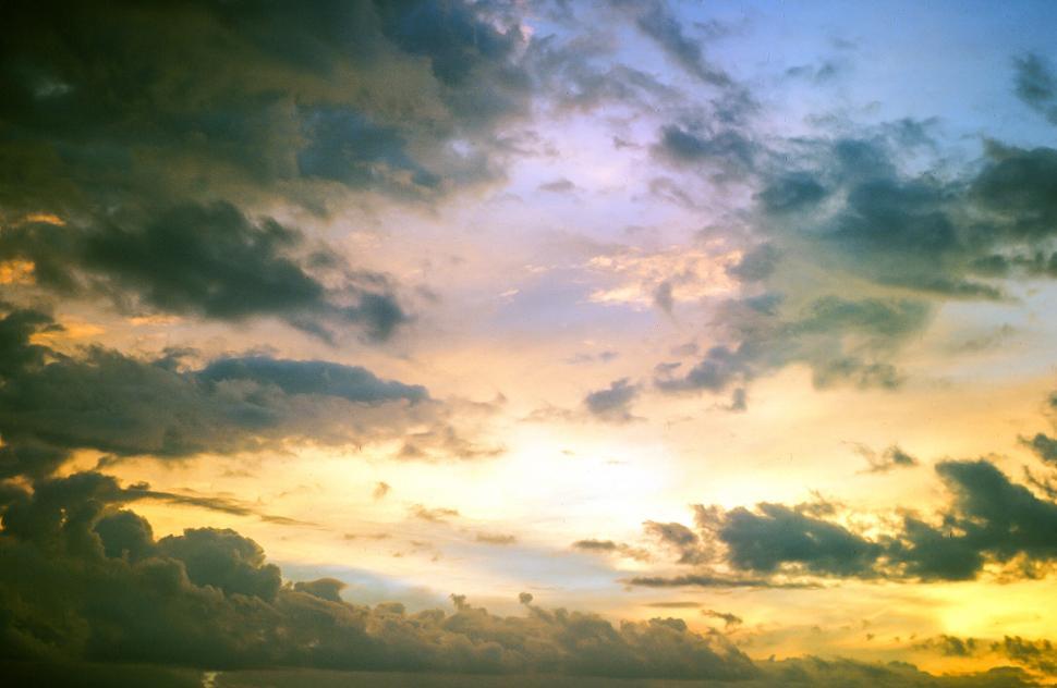 Free Image of Clouds and Yellow Gold Sky 