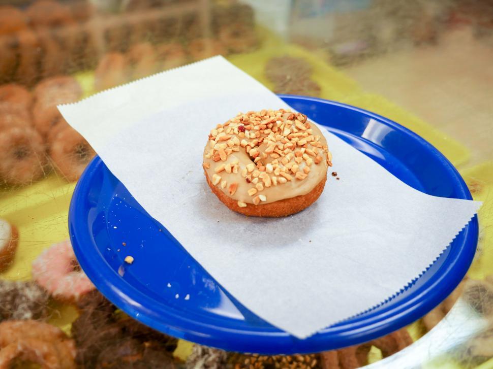 Free Image of Maple-nut cake donut with nuts 