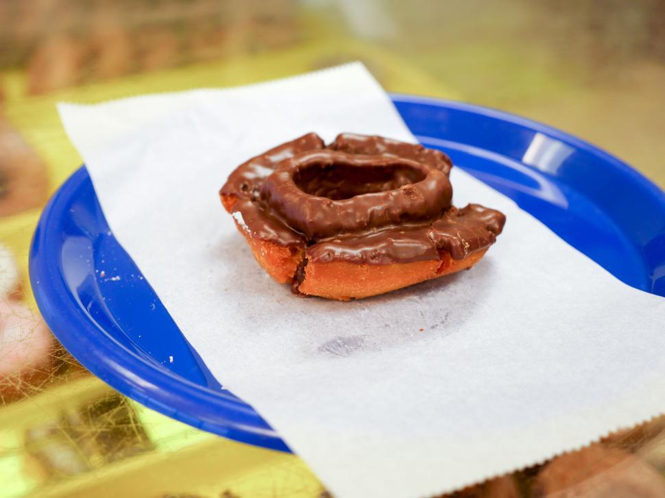 Free Image of Cake donut with chocolate icing 