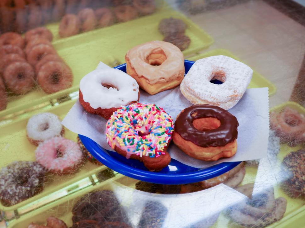 Free Image of Plate full of donuts 