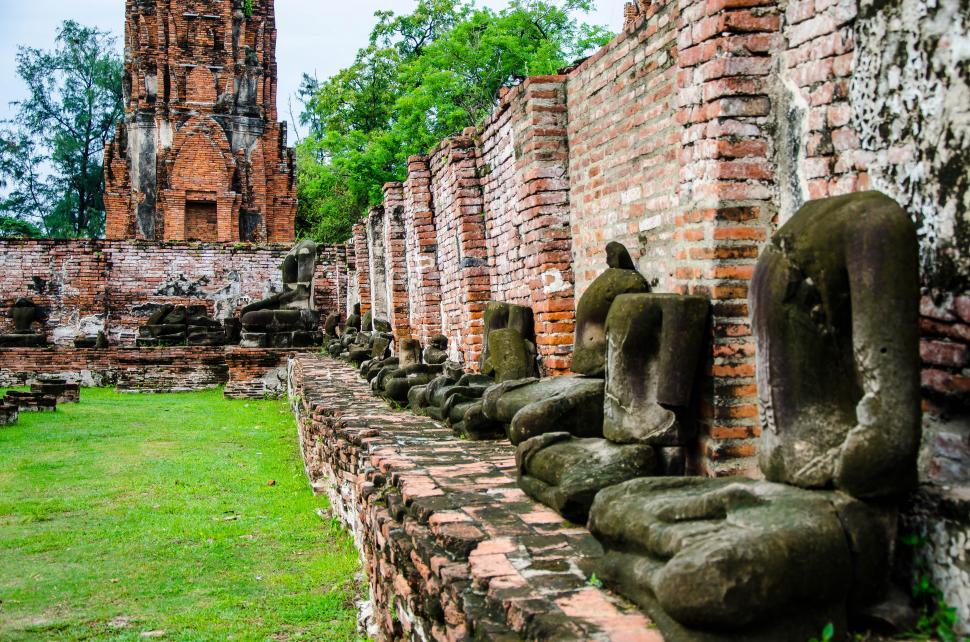 Free Image of Buddha Statues in Ruin 