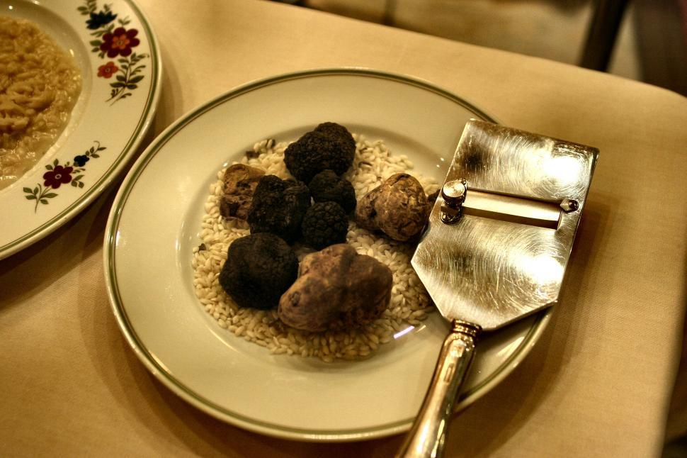 Free Image of Truffles And Slicer 