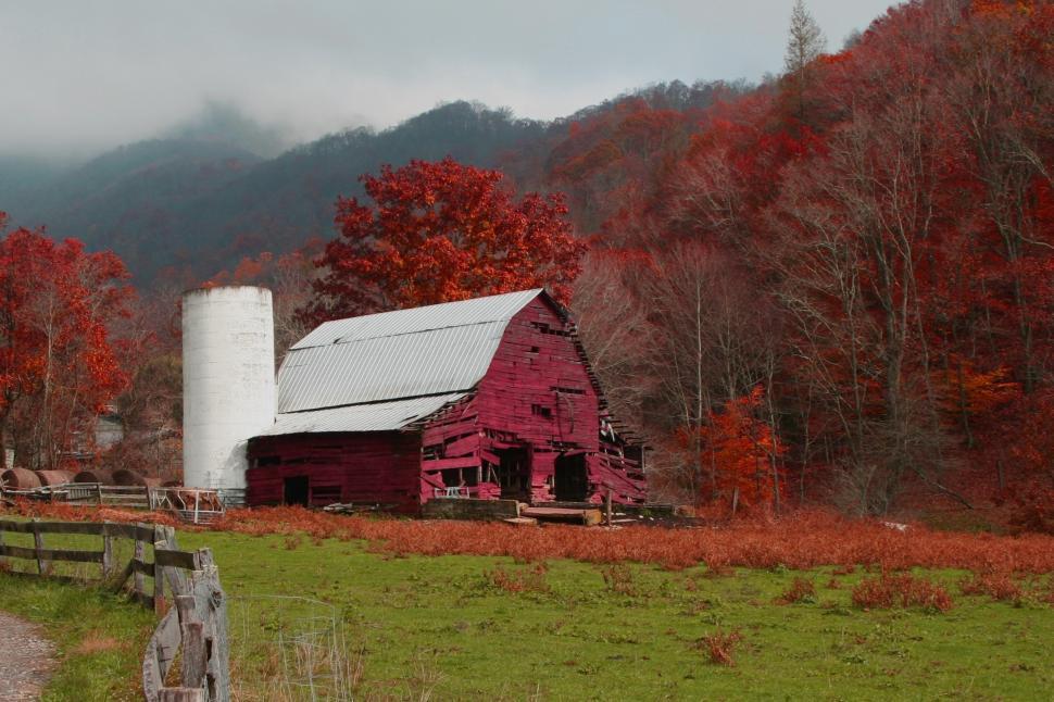 Free Image of Red Barn in Mountains  