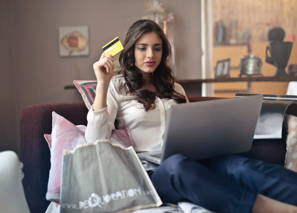 Free Image of Young Adult woman using her credit card to shop online 