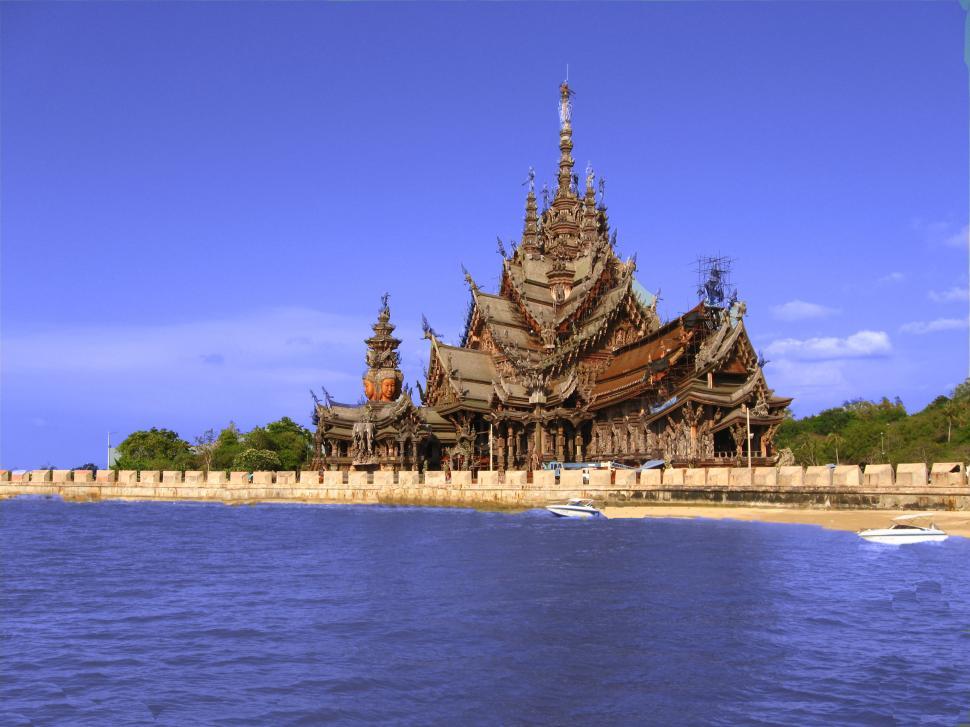 Free Image of sanctuary of truth in thailand 