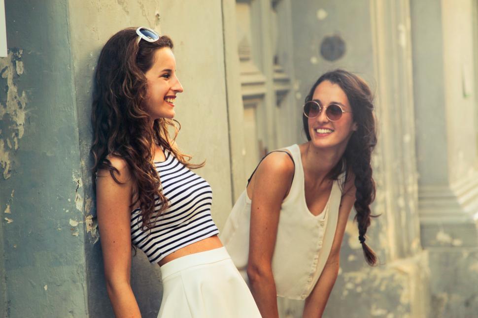 Free Image of Two brunette women with sunglasses 