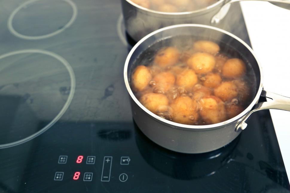 Free Image of Potatoes boiling in the pots on induction hob 