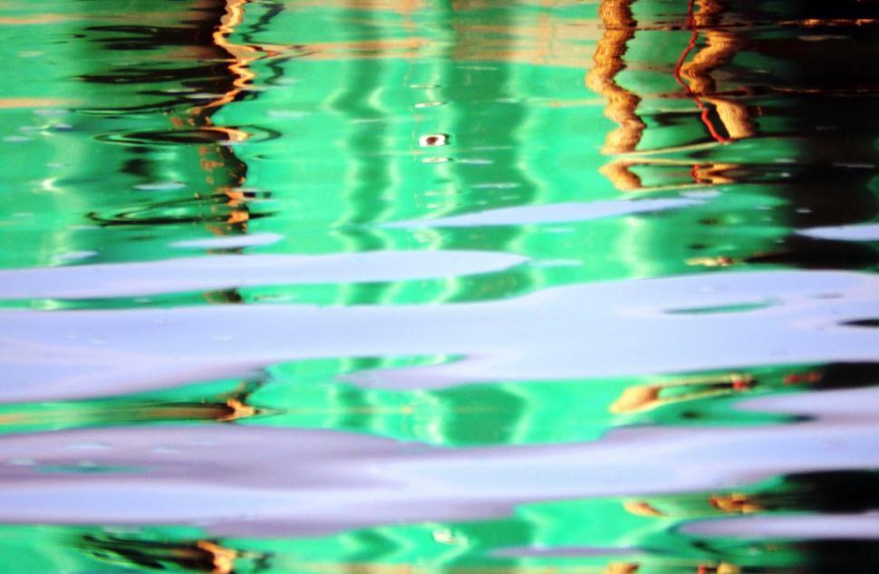 Free Image of Vivid green abstract water reflection background  