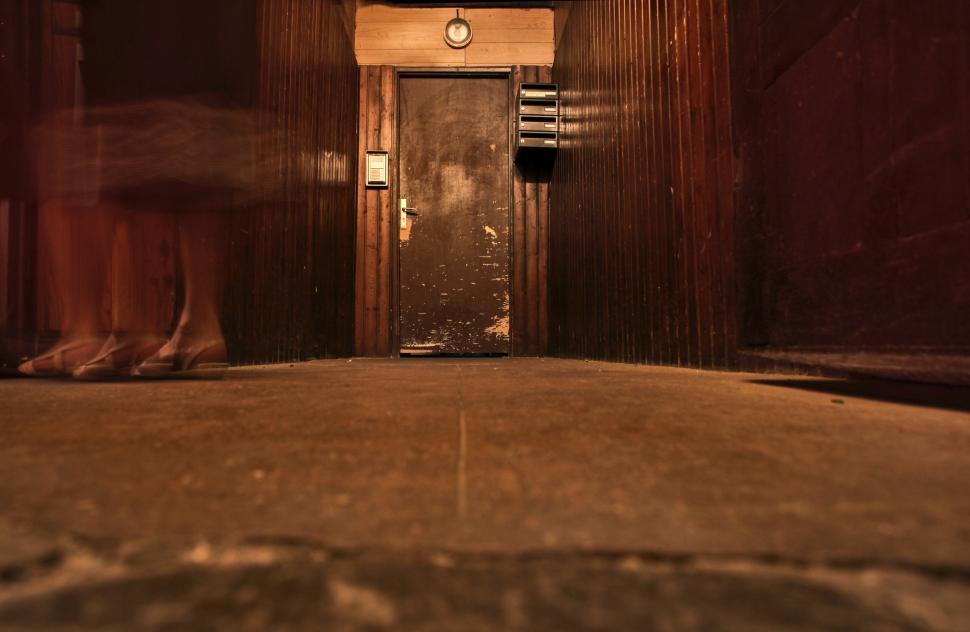 Free Image of A desolated hallway with hallucination effect 