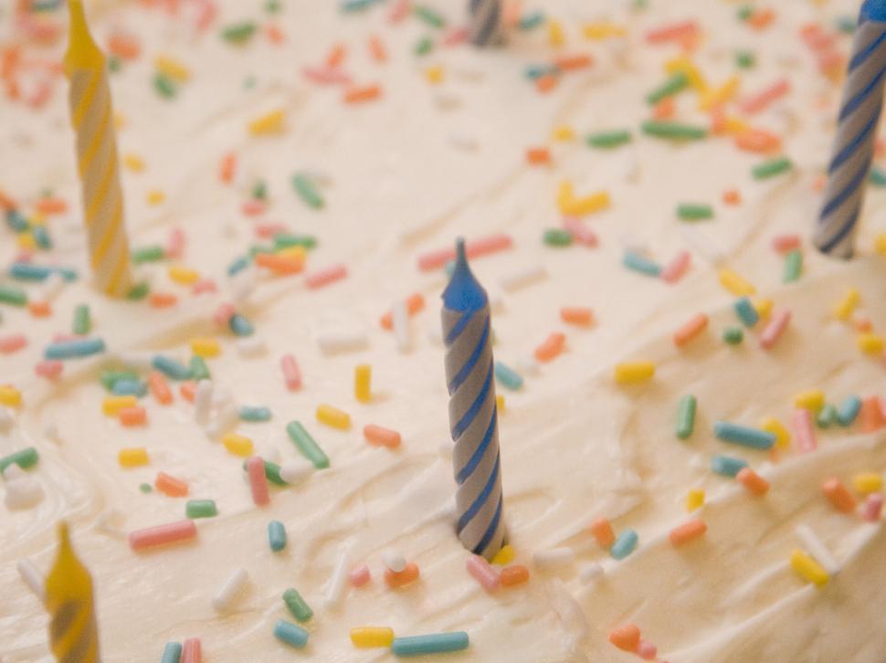 Free Image of Birthday Cake With White Frosting and Sprinkles 