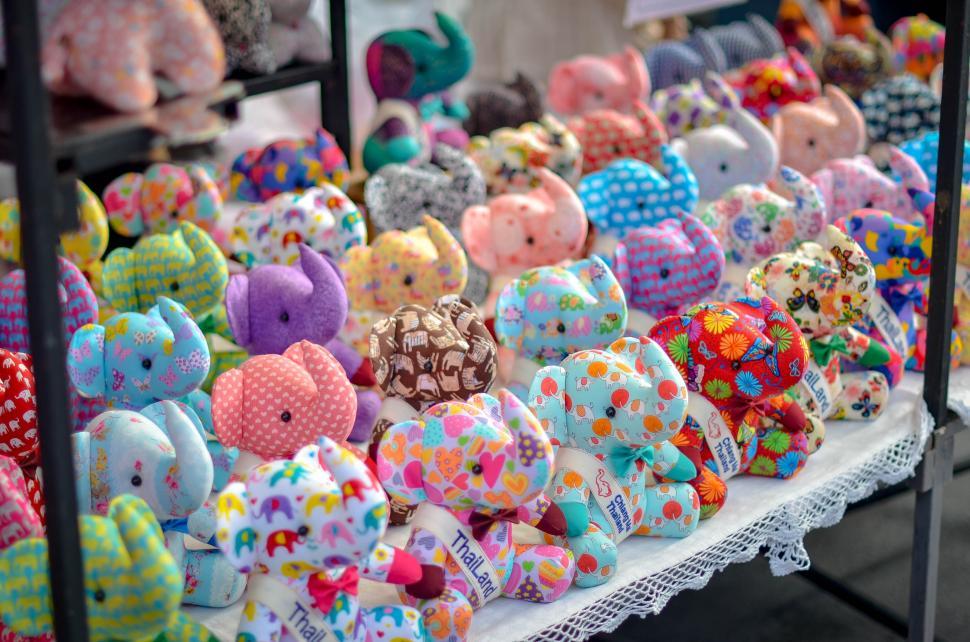 Free Image of Elephant gifts in market 