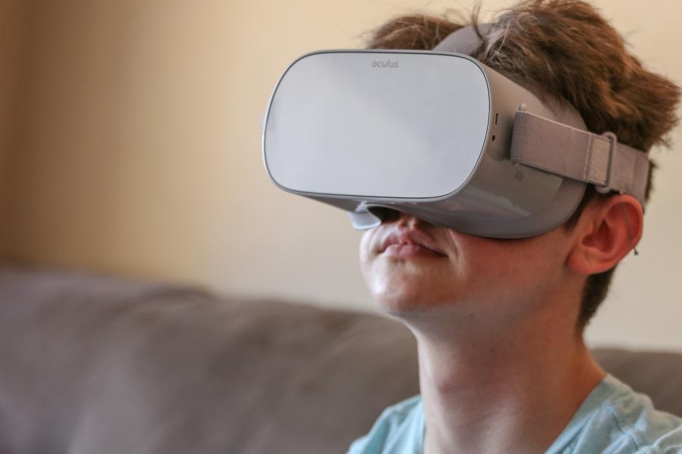 Free Image of Boy wearing VR headset 