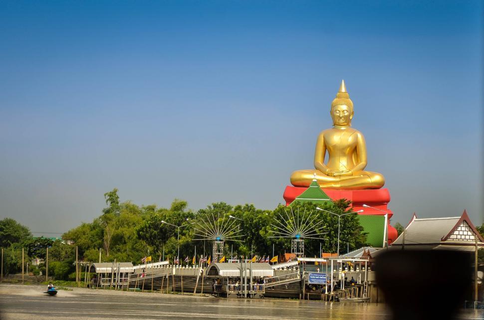 Free Image of Buddha Statue Near the Beach 