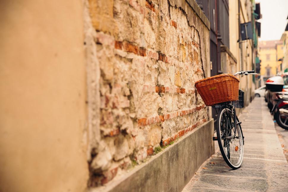 Free Image of A bicycle leaning on the wall 