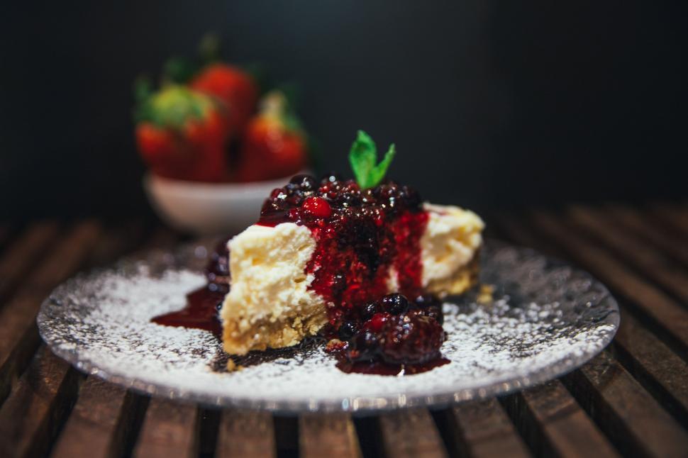 Free Image of Strawberries and cheesecake 